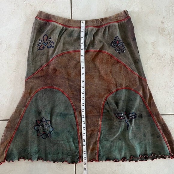 Rising International midi skirt with side zipper. Size Large - Picture 6 of 6